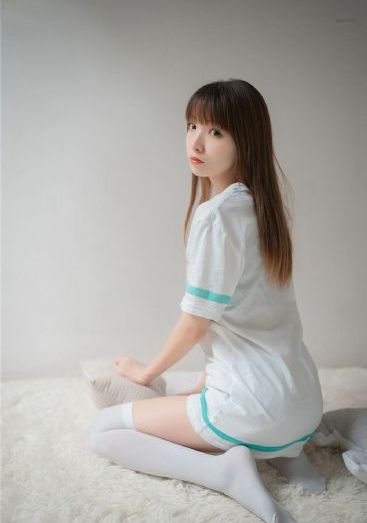 校花喂我奶乳脱她小内内动漫